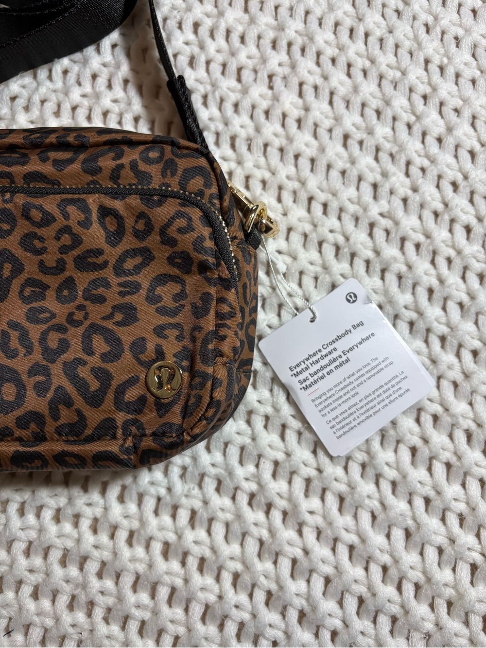 (NWT) RARE! lululemon leopardo everywhere crossbody bag *metal hardware - Picture 2 of 11